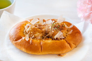 たこ焼きパンと緑茶