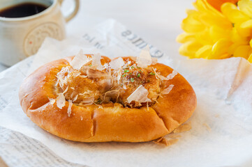 たこ焼きパンとコーヒー