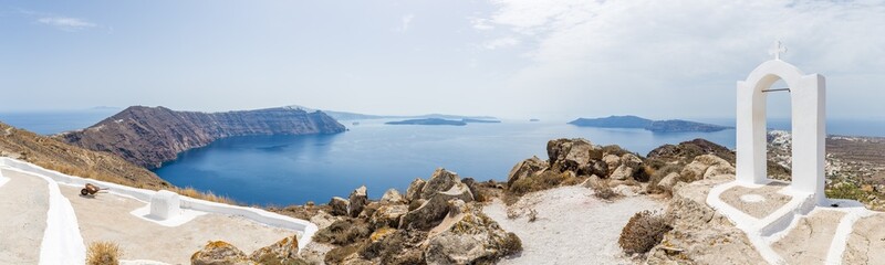 Panoramic caldera view on the trail between the towns of Fira and Oia, Santorini island, Greece