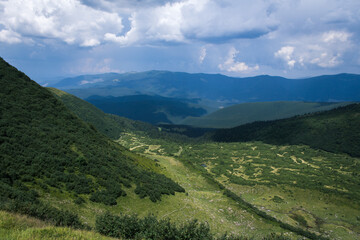 Fototapeta na wymiar beautiful carpathian mountains, road, hills, forest, ukrainene