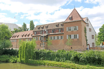 Fototapeta na wymiar Buildings by the canal in Strasbourg, France