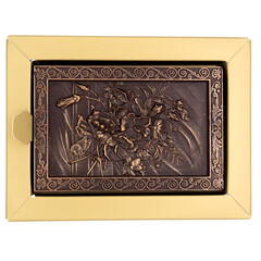 Three-dimensional drawing of flowers on chocolate in a gift box