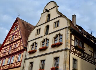 Obraz premium Rothenburg ob der Tauber is a German town in northern Bavaria known for its medieval architecture.
