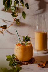 Mango smoothie with lemon
