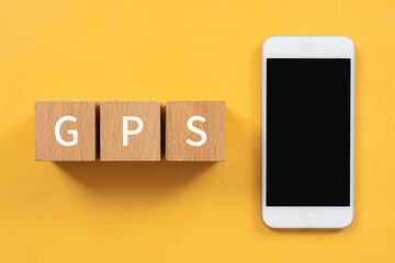 GPSのイメージ｜「GPS」と書かれた積み木とスマホ