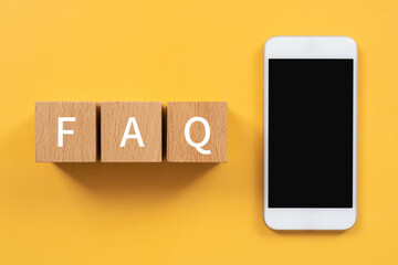 よくある質問｜「FAQ」と書かれた積み木とスマホ