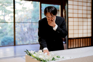 納棺（花入れの儀）
