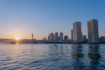 Naklejka premium 東京都江東区豊洲の夕方の都市景観