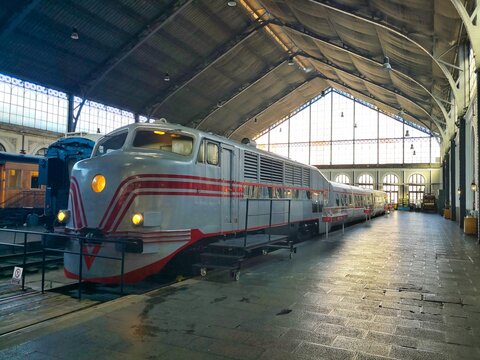 train old in the station