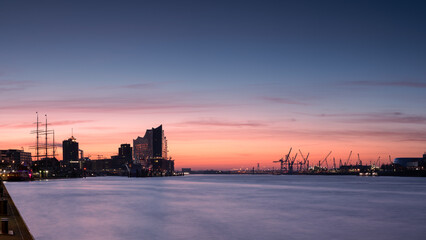 Hafen Hamburg
Elphi
Sonnenaufgang