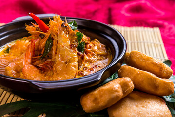 braised tiger prawn with Indonesia curry soup in hot pot and deep fried mantou bun chinese banquet halal menu
