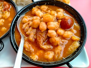 Chickpea stew with chorizo ​​and Arabic spices