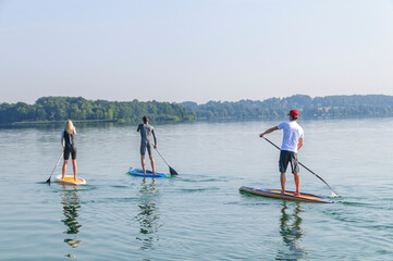 Gemeinsame Tour mit dem SUP-Board auf dem See