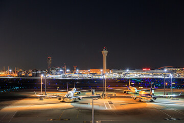 成田国際空港ターミナルの夜景等管制塔