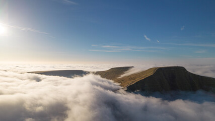 Obraz premium Clouds over the mountains