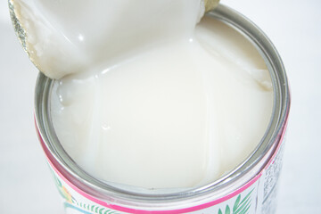 ベトナム産ココナッツコンデンスクリーム（甘くて、パンにぬって食べられる、製菓材料にもなる）