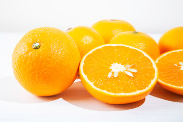 清見オレンジ（愛媛県産）：酸味と甘みが絶妙のジューシーな日本のみかんの品種、食べごろは2～4月