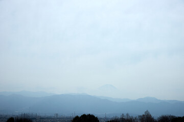 山並み・山脈・もや・霞・春・うっすら・富士