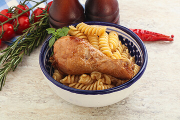 Roasted chicken leg with macaroni