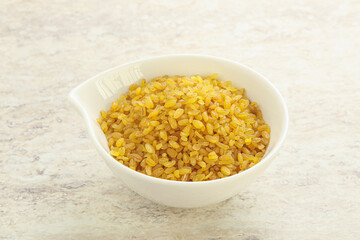 Raw bulgur in the bowl