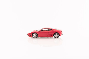 Fototapeta na wymiar Véhicule miniature de type voiture de sport rouge.