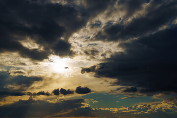 Obraz premium beautiful dramatic sky, bright sunlight and dark silhouette of clouds as background