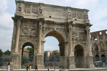 Fototapeta na wymiar The Arc de Triumph at the Gate of the Roman Forum in Italy