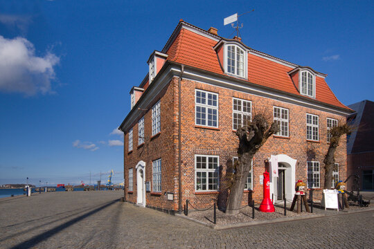 Historisches Baumhaus Alter Hafen Wismar entzerrt
