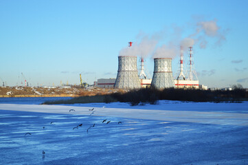 Obraz premium View of sea and factory