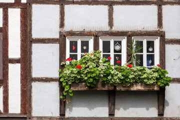 Fototapeta na wymiar Fenster in einem alten Fachwerkhaus, Erfurt