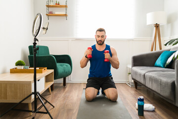 Virtual coach live streaming a workout