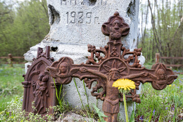 Ruiny cmentarza w Ukrainie  - obrazy, fototapety, plakaty