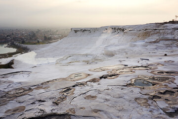 Pamukkale is a hot spring town in Anatolia in the Aegean Sea in Turkey and east Mediterranean direction.
