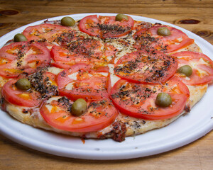 pizza muzzarella con tomate