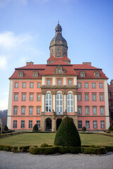 Zamek, pałac w Książu, Województwo Dolnośląskie, Polska. Widok ogólny jak i wnętrza. Wspaniała architektura.
