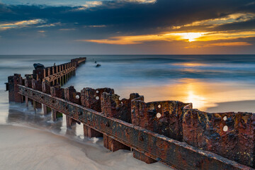 Obraz premium The breaker at the old Cape Hatteras lighthouse.