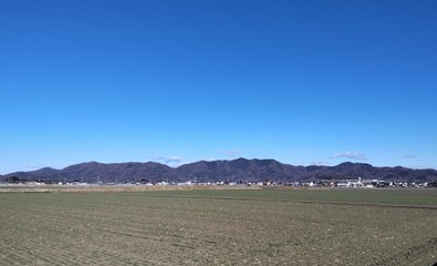日本の栃木県栃木市の山々と青空