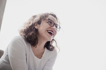 Retrato de una chica con lentes