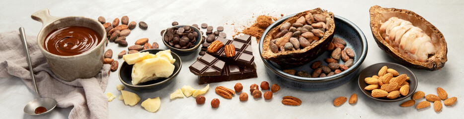 Composition with cocoa products.