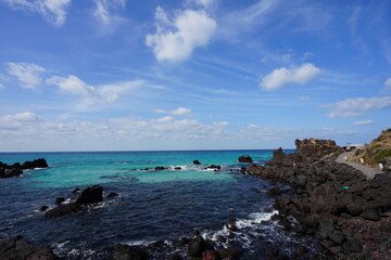 Fototapeta na wymiar turquoise seascape with charming clouds