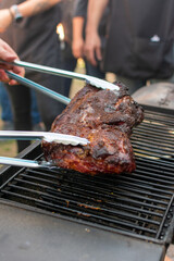 pullet pork

cerdo desmenuzado

cerdo desmenuzado ahumado 

proceso de cocina y ahumado de carne de cerdo.