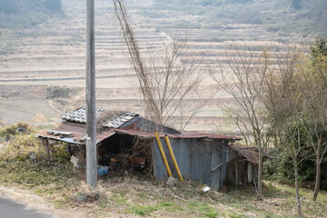 日本の岡山県美咲町の大垪和西で見つけたとても古くて美しい建物