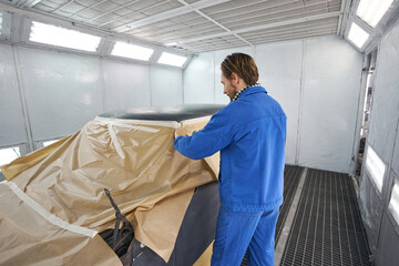 Fototapeta premium Man working at paint camera for car