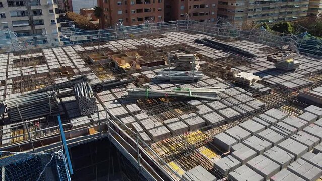 Construccion finca nueva,obras edificio,herramientas,tejados