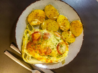 scrambled eggs with bacon