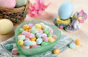 Fototapeta na wymiar Bowl of easter candy and colored eggs