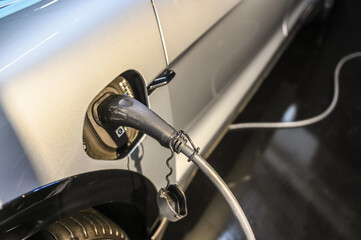 auto voiture electrique recharge borne rechargement batterie autonomie charge prise electricité
