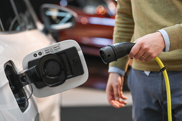 auto voiture electrique recharge borne rechargement batterie autonomie charge prise electricité