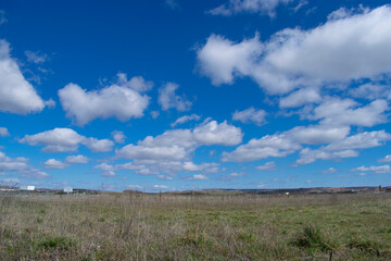 Obraz premium Paisaje de tierras de cultivo en primavera.