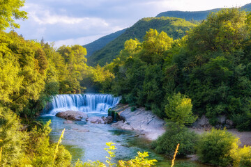 Cascade de la Vis dans le Gard couché de soleil